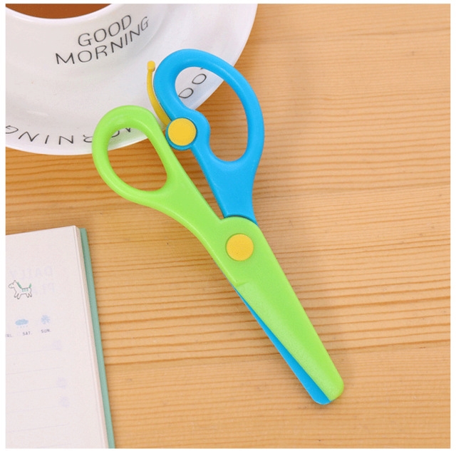 Age-appropriate Safety Scissors In A Range Of Colours