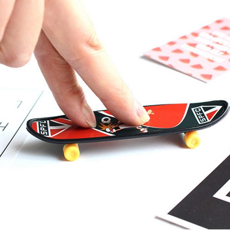 10 mini jouets de sport créatifs de doigt de planche à roulettes de doigt  de PCS