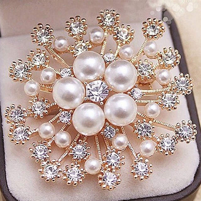 Women Large Snowflake Imitation Pearls Rhinestones Crystal Brooch Pin  Jewelry(Gold)