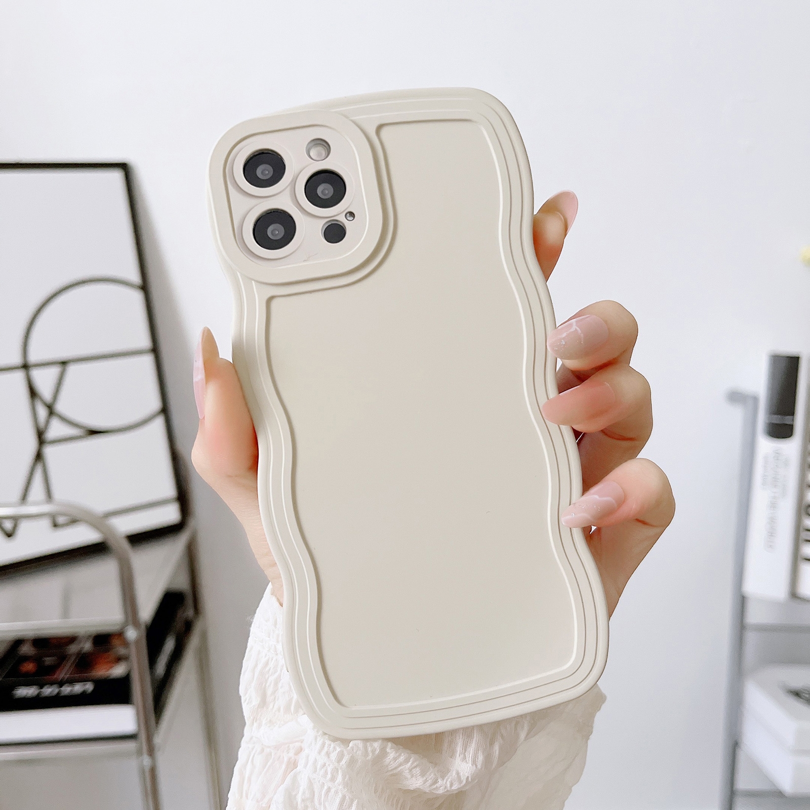 For iPhone 11 Pro Max Wave Edge Silicone Phone Case(White) - Shopkiz.com