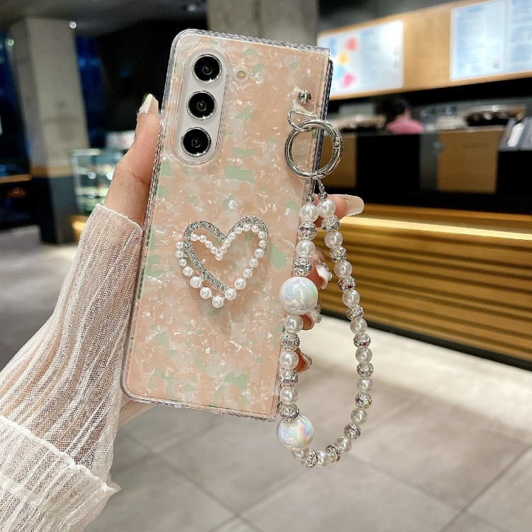 For Samsung Galaxy Z Fold5 Pearlescent Shell Texture Heart Pattern Phone Case with Bracelet(Pink) For Samsung Galaxy Z Fold5 Pearlescent Shell Texture Heart Pattern Phone Case with Bracelet(Pink)
