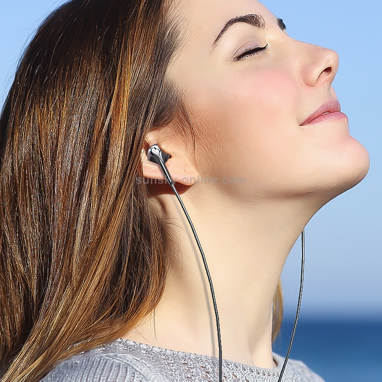 3.5mm Plug In-Ear Wired Stereo Metal Earphone with Mic 3.5mm Plug In-Ear Wired Stereo Metal Earphone with Mic