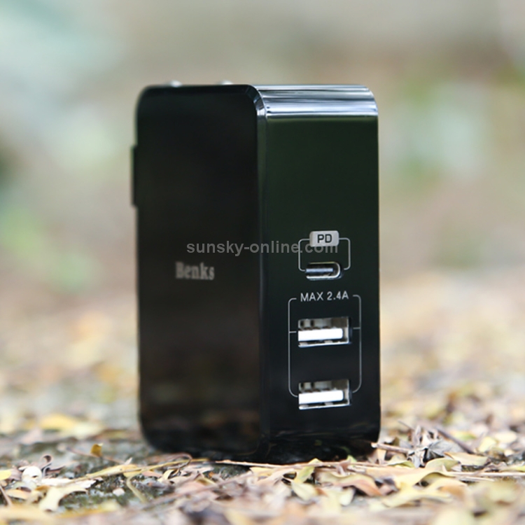 Benks PA28 Three Port Fast Charging Type C PD Travel Charger Benks PA28 Three Port Fast Charging Type C PD Travel Charger