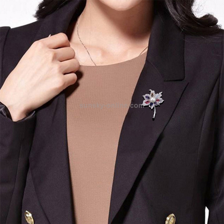 coat brooch style