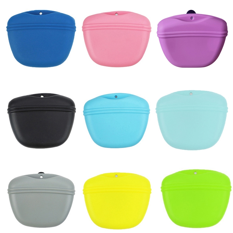 Silicone treat outlet bag