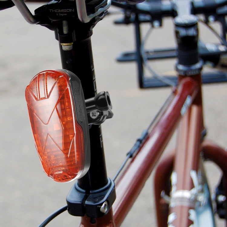 GPS Tracker per Moto Bici,Fanale Posteriore per Bici Luce di sicurezza  Impermeabile, Localizzatore GPS Monitoraggio in Tempo Reale con APP  Gratuita