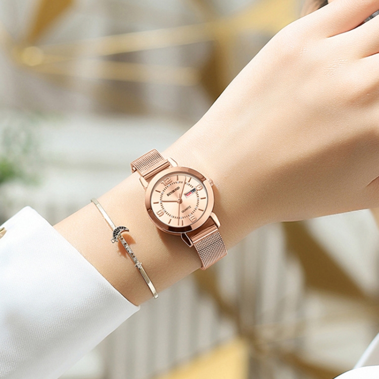 Shops montre lumineuse femme