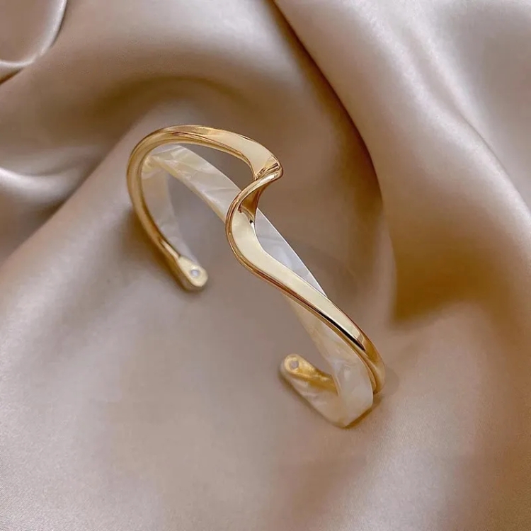 White Shell Plate Bracelet Curved Metal Hand Ornaments(SL02-80) - B1