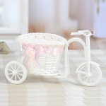 Small Size Handmade Rattan Tricycle Bicycle Flower Basket for Home Garden Wedding Party Decoration, Random Silk Ribbon Color Delivery