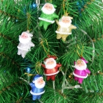 6 STKS Kerstboomversiering Kleurrijke kerstman Hangornament met lanyard, levering in willekeurige kleur