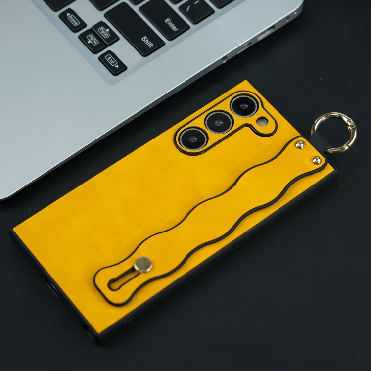 

For Samsung Galaxy S23 5G Wavy Wristband Bracket TPU Phone Case(Yellow)