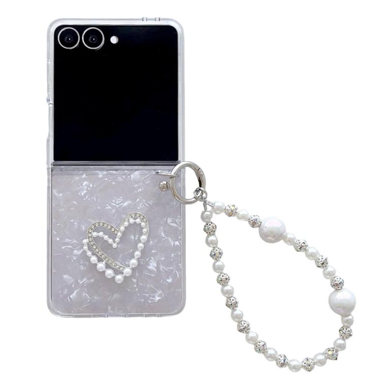 

For Samsung Galaxy Z Flip7 Pearlescent Shell Texture Heart Pattern Phone Case with Bracelet(White)