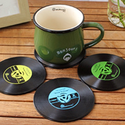 4 PCS 레트로 블랙 비닐 CD 레코드 음료 컵 받침 홈 테이블 컵 매트 장식 커피 음료 플레이스 매트 식기 회전, 직경 : 10cm, 임의 색상 배달