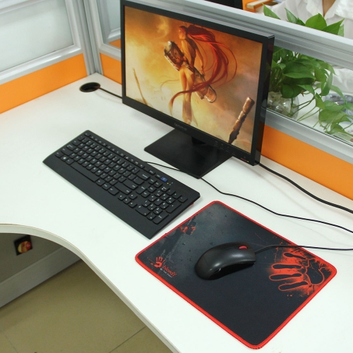 

Extended Large Slim Anti-Slip Bloody Pattern Soft Rubber Smooth Cloth Surface Game Keyboard Mouse Pad Mat, Size: 320 x 240 x 3 mm