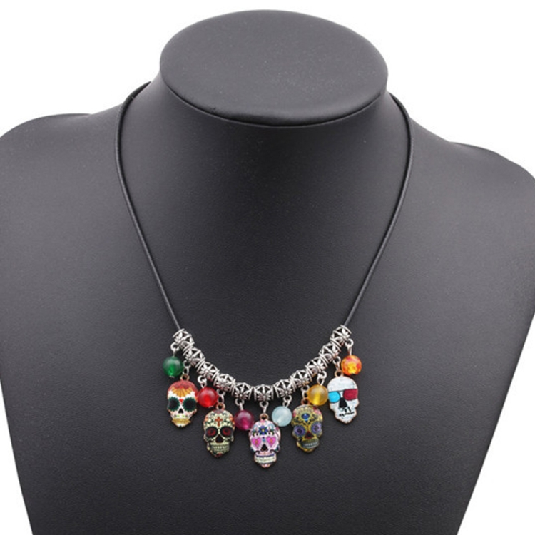 

Halloween Horror Skull Clavicle Necklace Agate Beads DIY Pendant Necklace