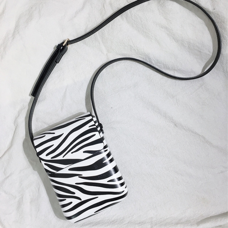 

Fashion Versatile Vertical Models Single Shoulder Crossbody Mobile Phone Bag, Color: Zebra Pattern