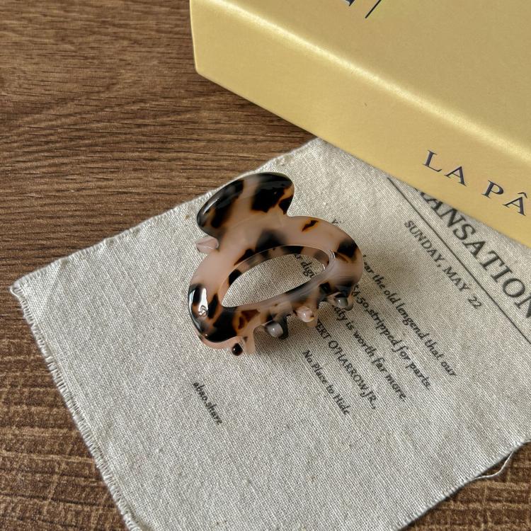 Small Hair Claw Clips for Women Non-Slip Tortoise Shell Acetate Hair Clips Vintage French Design Hair Jaw Clips(Light Leopard Print)