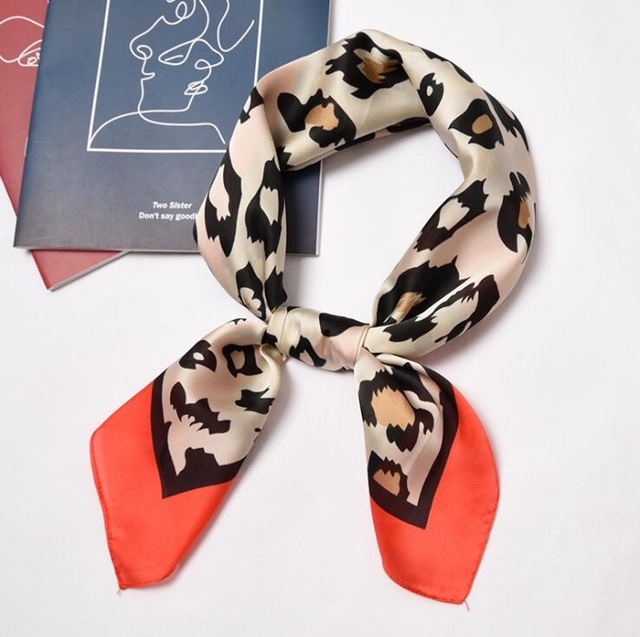 

Women Multifunctional Sexy Leopard Polyester Small Square Scarf, Size: 70 x 70cm(Red)