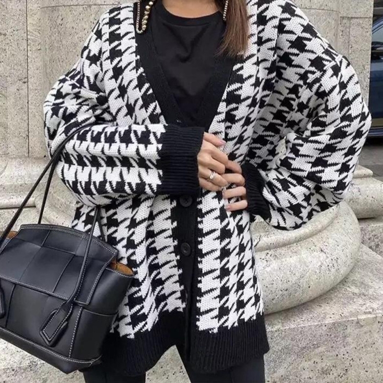 

Loose V-neck Long-sleeved Knitted Cardigan Coat (Color:Black Size:XL)